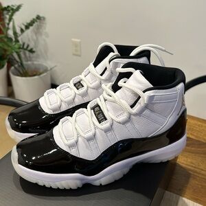 Nike air jordan 11’s, black/white, size 7
